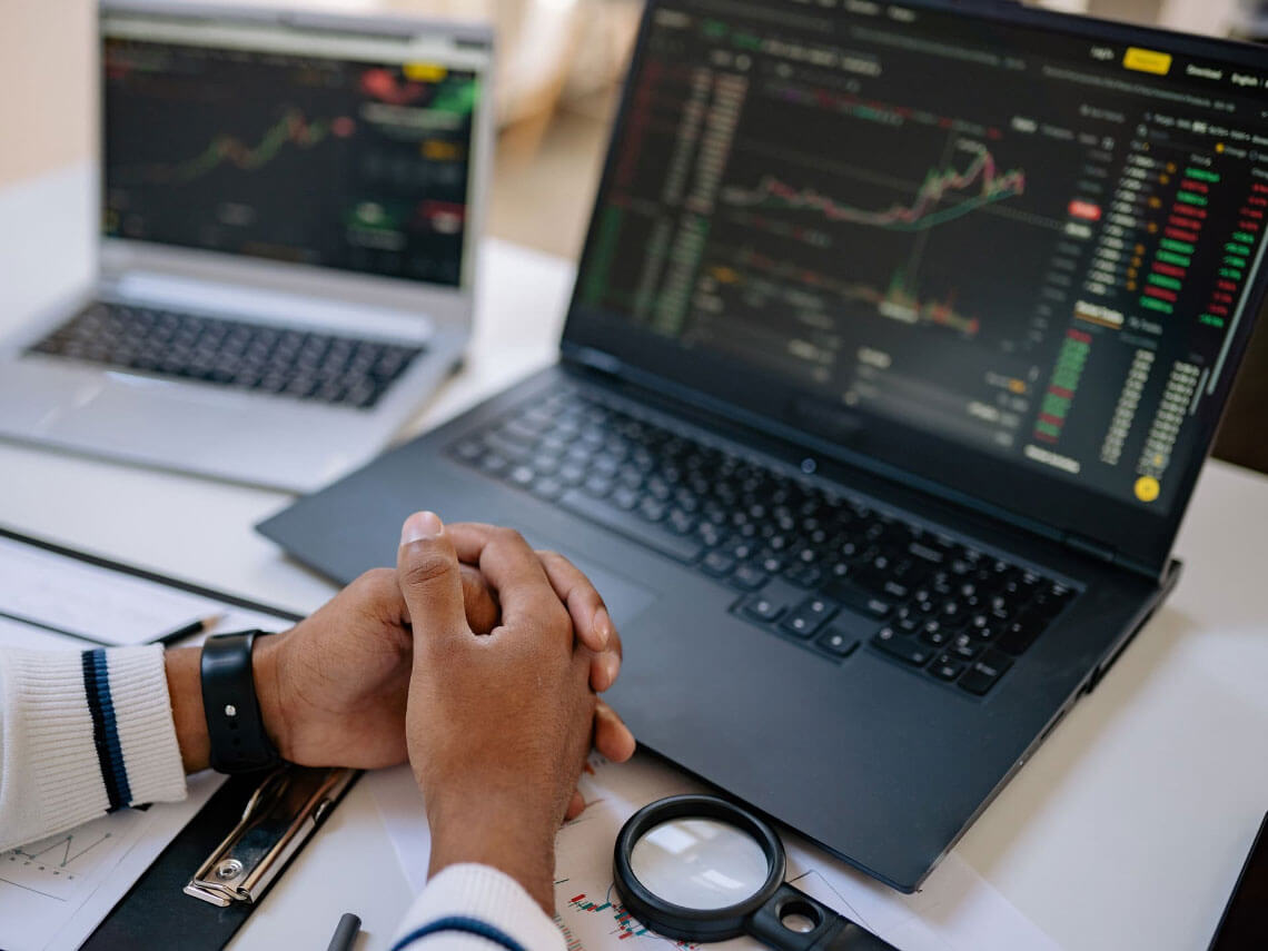 With hundreds of medications in the market, Pharm Ltd. needed a proper method to predict and manage their inventory. Using a mean absolute percentage analysis (MAPE), the teams defined appropriate levels for raw materials and finished products by mapping.